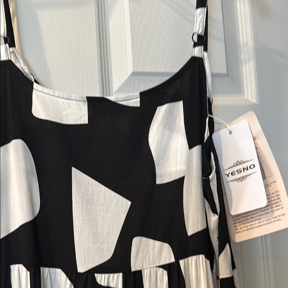 Black and White Geometric Maxi Dress - Picture 2 of 3